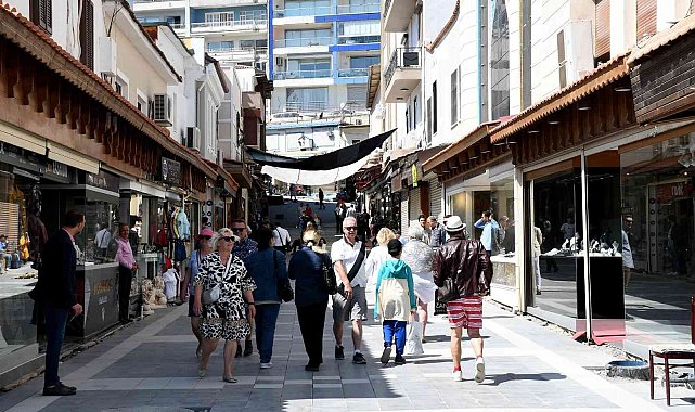 Kuşadası'nda tarihi çarşıların modern yüzü belirmeye başladı