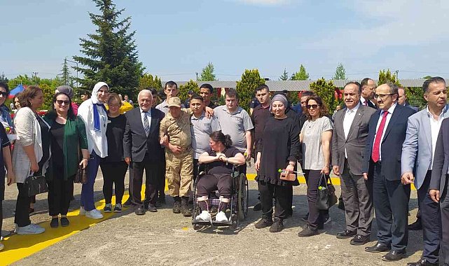 Kusursuz kafe çalışanları da asker oldu