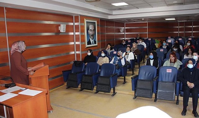Kütahya Çelebi Eğitim ve Araştırma Hastanesinde, "Emzirme Danışmanlığı ve Anne Sütü" eğitimleri