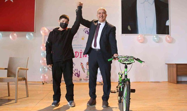 Kütahya Fethi Güzen İşitme Engelliler İlkokulu'nda "Canlı Performans Resim Yarışması"