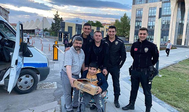 Kütahya'da Çevik Kuvvet polislerinden anlamlı hediye
