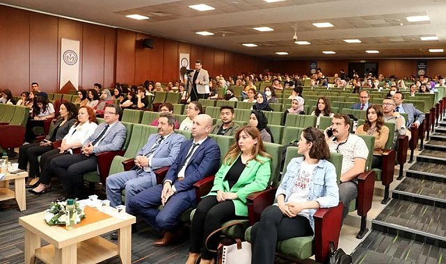 Kütahya&#039;da &quot;Gençlik ve Sosyal Medya&quot; konulu söyleşi