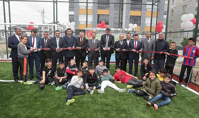Kütahya'da yapımı tamamlanan 6 halı saha hizmete sunuldu