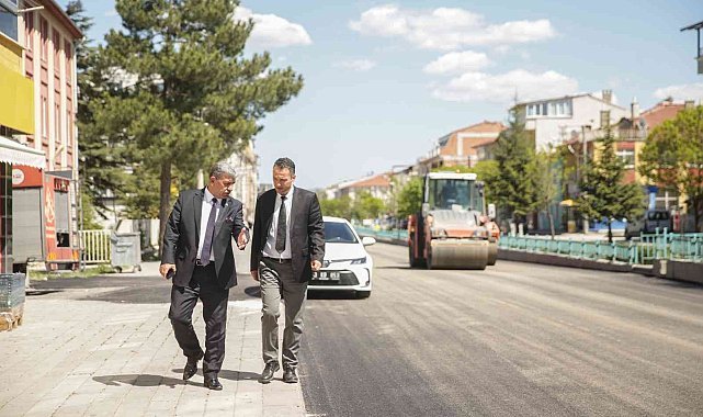 Kütahya'da yol ve kaldırım yenileme çalışmaları