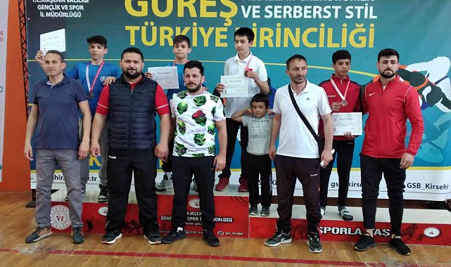 Kütahyalı pehlivanlar Türkiye Şampiyonu oldu