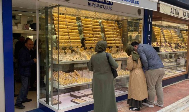 Kuyumcularda düğün sezonu hareketliliği başladı