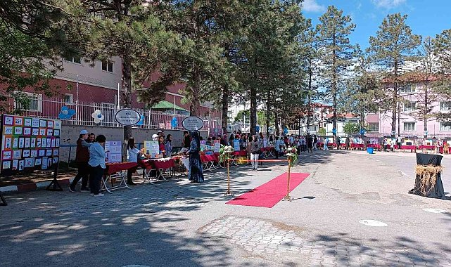 Ladik'te bilim fuarı