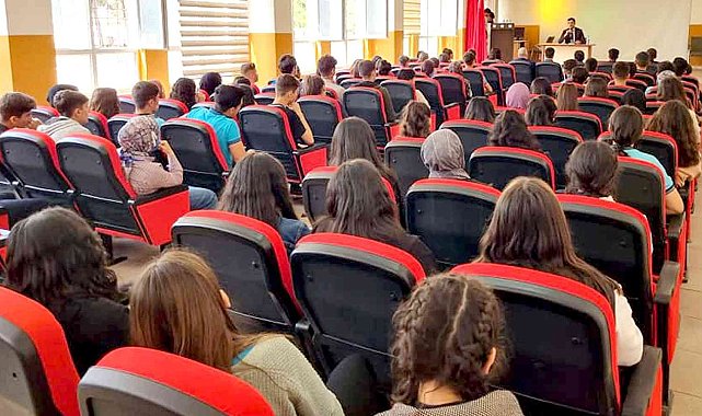 Lise öğrencilerine &#039;&#039;Meslek seçimi&#039;&#039; konferansı