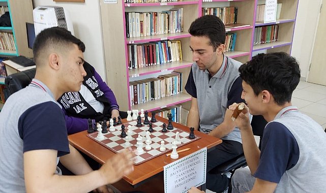 Lisede satranç turnuvası heyecan içinde geçti