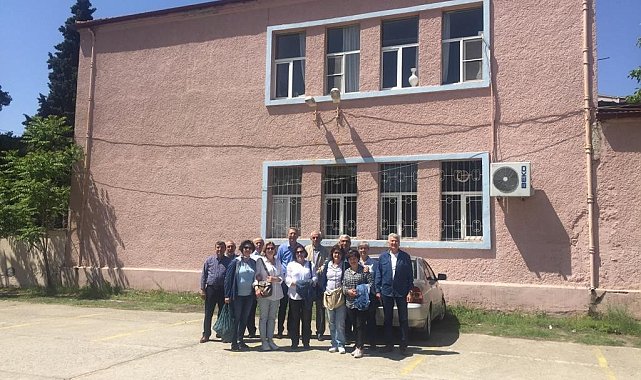 Liseli arkadaşlar 44 yıl sonra bir araya geldi