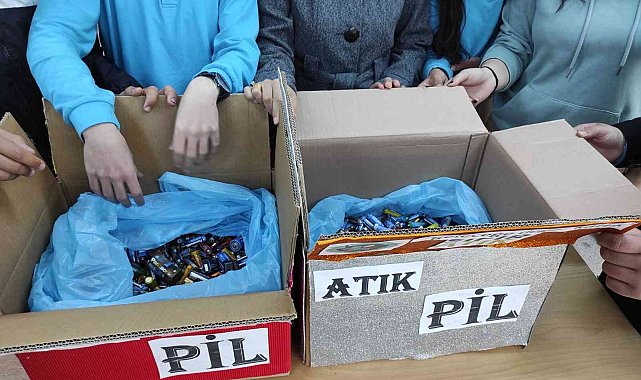 Liseli gençler atık pil topladı