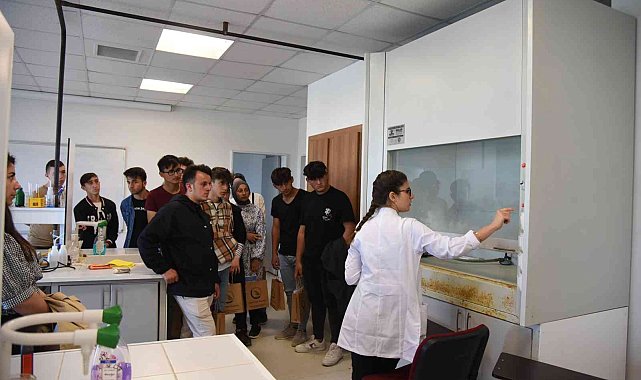 Liseli öğrenciler Düzce Üniversitesi&#039;ni gezdi