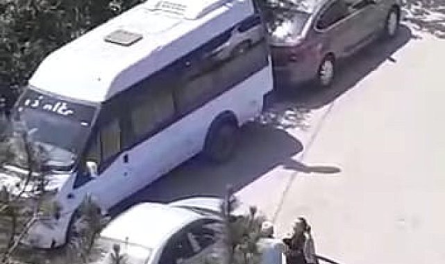 Maddi hasarlı kaza yapan kadın sürücü sinir krizleri geçirdi