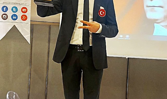 Malatyalı Kuaför Eroğlu'na başarı kupası