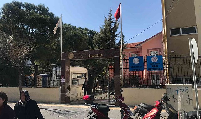 Manisa'da 38 öğrenci gıda zehirlenmesi şüphesiyle hastaneye kaldırıldı