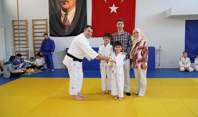 Manisalı judocular yeni kuşaklarına törenle kavuştu