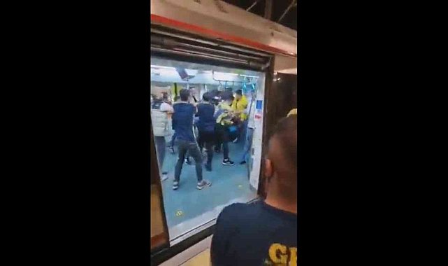 Marmaray'da Fenerbahçe ve Trabzonspor taraftarları arasında kavga çıktı