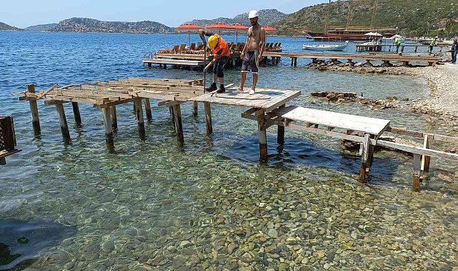 Marmaris'in kırsal mahallelerinde kaçak iskele yıkımları başladı