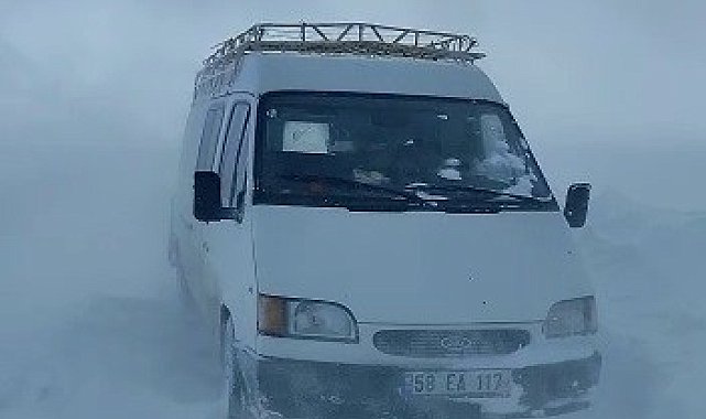 Mayıs ayında yağan kar ve tipi mahsur bıraktı