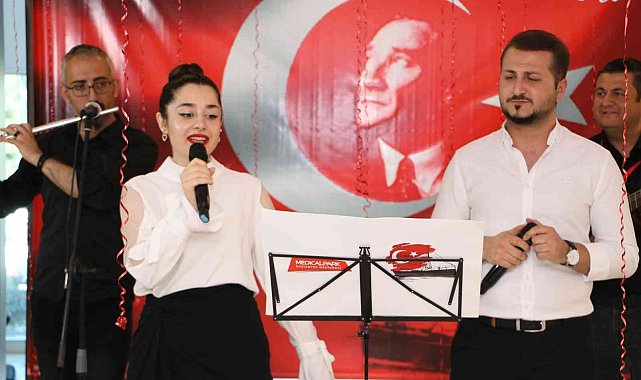 Medıcal Park Gaziantep'te hemşirelerden 19 Mayıs düeti