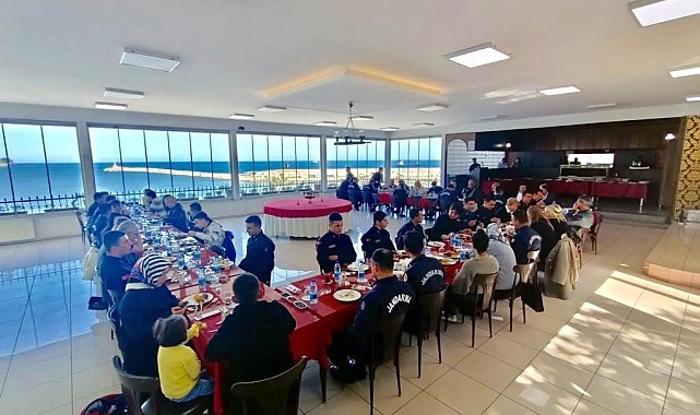 Mehmetçiklere Anneler Günü'nde anne kahvaltısı