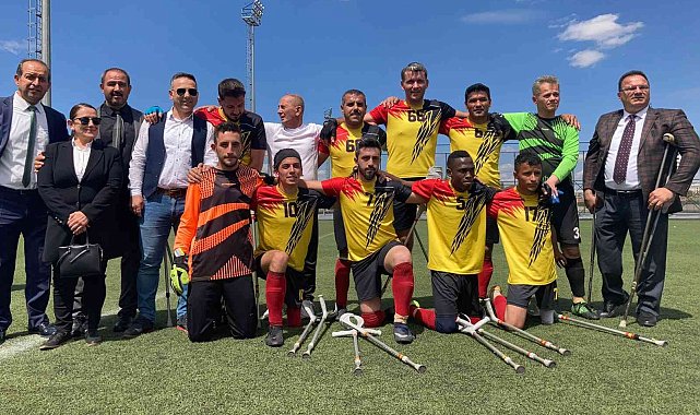 Melikgazi Belediyesi Bedensel Engelliler Futbol Takımı şampiyon oldu