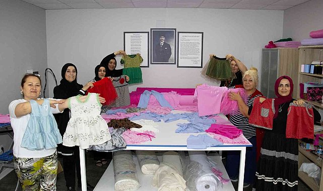 MERCEK'te dikilen çocuk giysileri ihtiyaç sahiplerine ulaştırılıyor