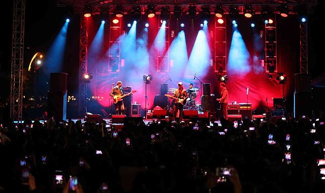 Merkezefendi'de bayram Duman konseriyle kutlandı