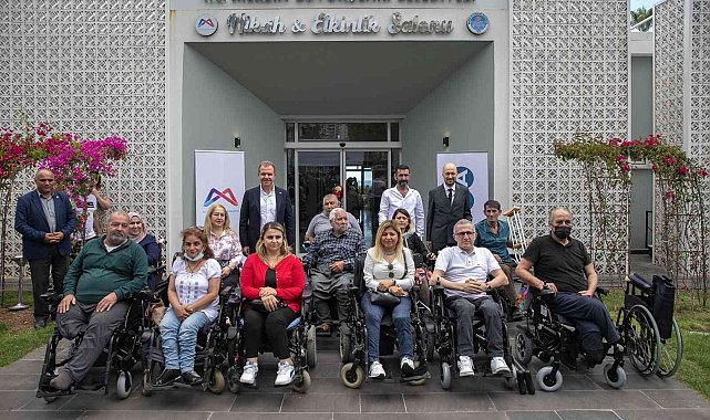 Mersin Büyükşehir Belediyesinden engellilere 60 akülü sandalye