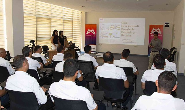Mersin Büyükşehir Belediyesinden otobüs şoförlerine &#039;empati&#039; eğitimi
