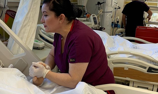 Mesleğini 31 yıldır onur ve gururla sürdüren Hatice hemşire