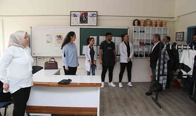 Meslek lisesi öğrencilerinden engellilere ücretsiz saç bakımı