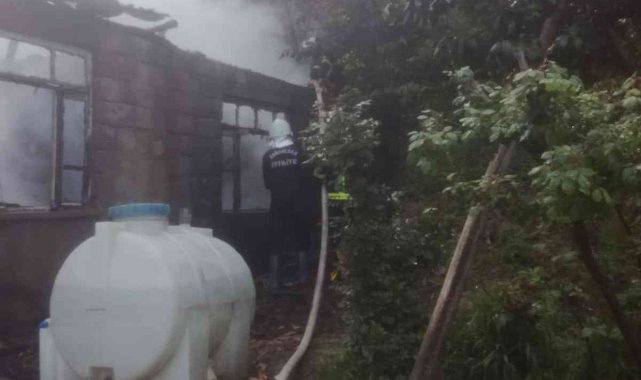 Metruk binada çıkan yangın paniğe neden oldu