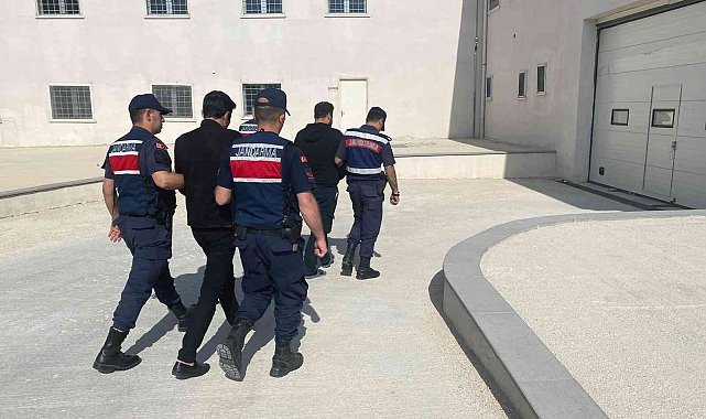 Mezarlık kapılarını çalan şüpheliler tutuklandı