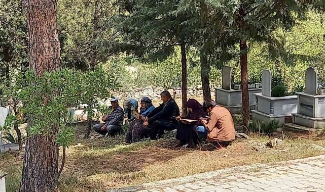 Mezarlıklara bayram ziyareti