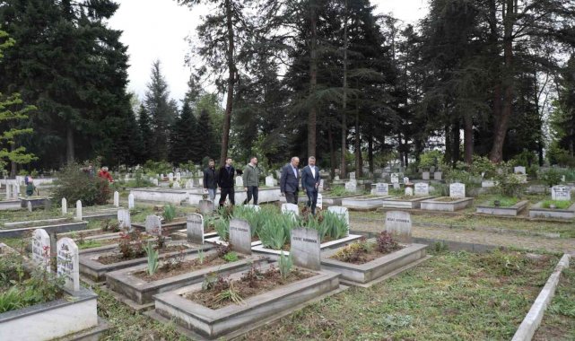 Mezarlıkta kuran ziyafeti