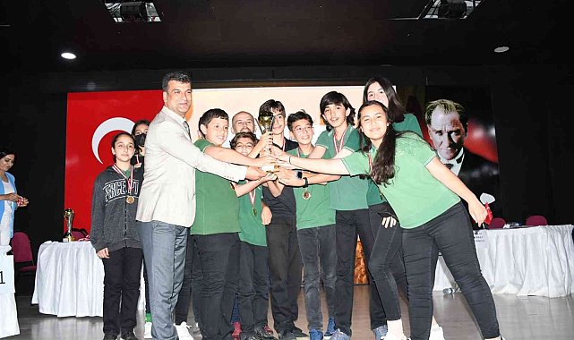 Milas'ta Matematik Ligi'nde şampiyon Merkez Ortaokulu oldu