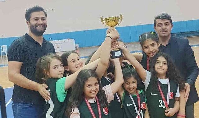 Minik basketbolcuların gözü yükseklerde