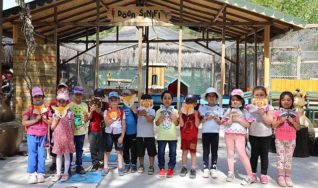 Minik öğrenciler, Antalya Hayvanat Bahçesi'nde resim yaptı
