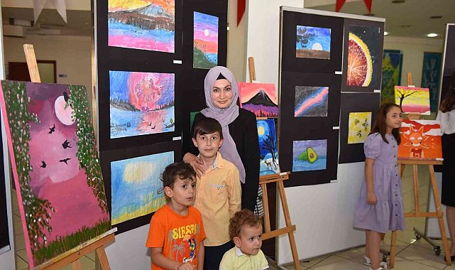 Minik ressamların eserleri görücüye çıktı