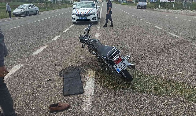 Motosiklet ile minibüs çarpıştı: 2 yaralı