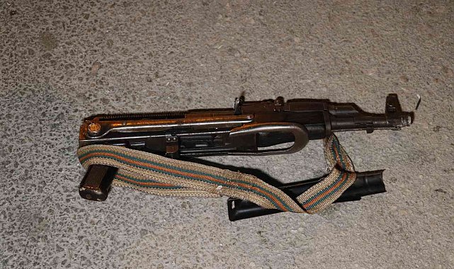 Motosiklet üzerinde ellerinde kalaşnikofla saldırıya giden şüpheliler polise yakalandı