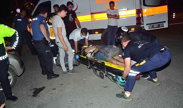 Motosiklet yayaya çarptı: 3 yaralı