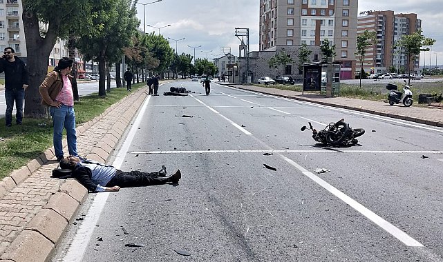 Motosikletler çarpıştı, ortalık savaş alanına döndü: 2 yaralı