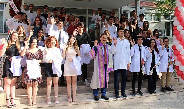 MSKÜ'nün ilk diş hekimi adayları beyaz önlük giydi