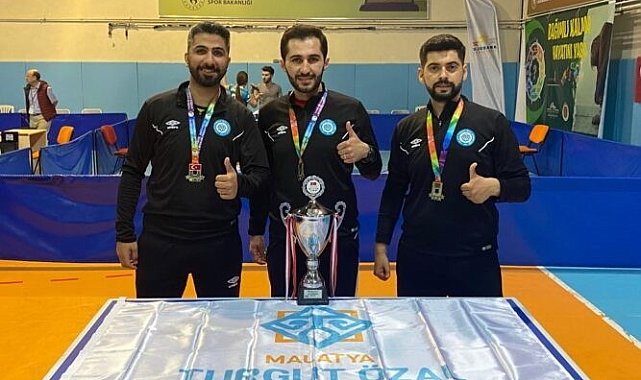 MTÜ masa tenis takımında Türkiye Şampiyonluğu sevinci