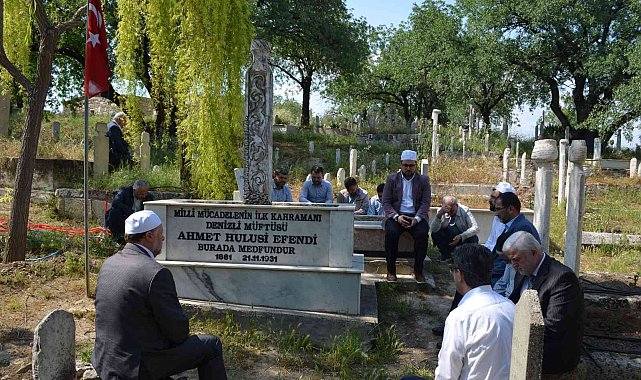 Müftü Ahmet Hulusi Efendi kabri başında anıldı