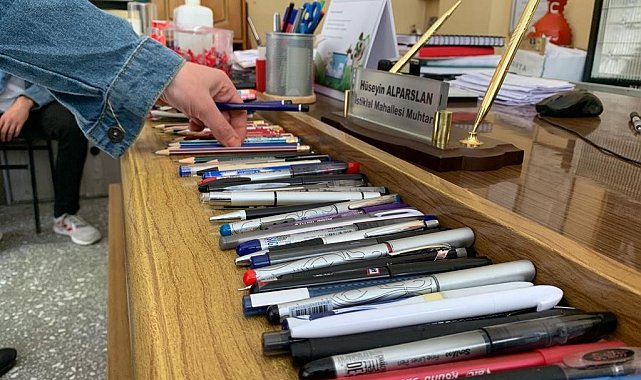 Muhtardan ihtiyacı olan öğrencilere ücretsiz kalem