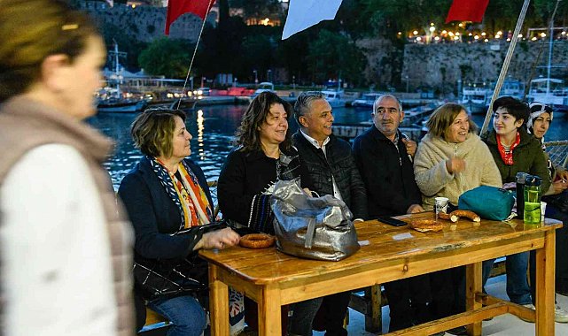 Muratpaşa Belediyesi'nin öncülüğünde dilekler Akdeniz'le buluştu