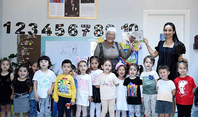 Muratpaşa Yaşlı Meclisi üyeleri, çocuklara masal okudu